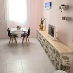 Adorable Downtown Anabolu